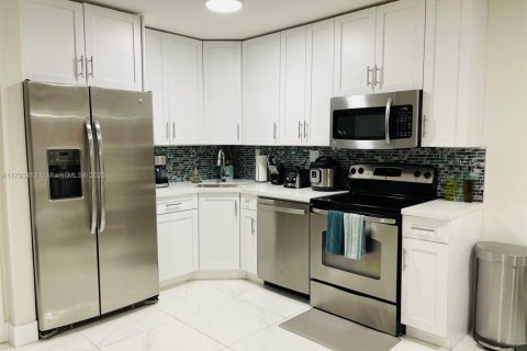 Condominio en venta en Miami, Florida, 2 dormitorios, 80.82 m2 № 1699919 - foto 3