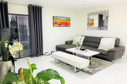 Condominio en venta en Miami, Florida, 2 dormitorios, 80.82 m2 № 1699919 - foto 1