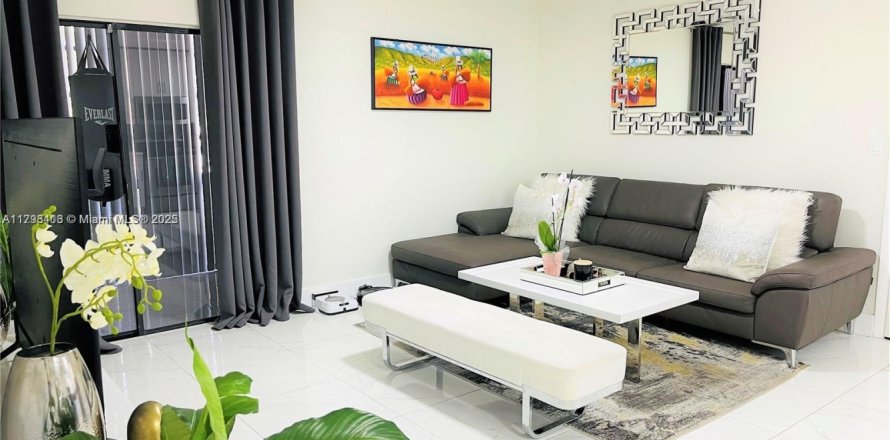 Condominio en Miami, Florida, 2 dormitorios  № 1699919