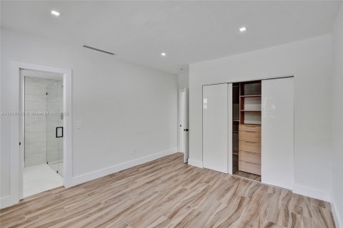 Снять в аренду виллу или дом в Майами, Флорида 5 спален, 197.14м2, № 1825493 - фото 22