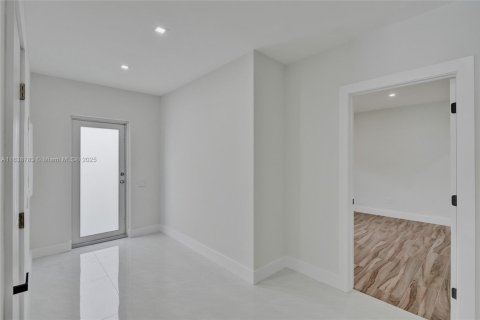 Снять в аренду виллу или дом в Майами, Флорида 5 спален, 197.14м2, № 1825493 - фото 15