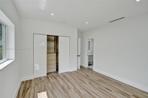 Снять в аренду виллу или дом в Майами, Флорида 5 спален, 197.14м2, № 1825493 - фото 26