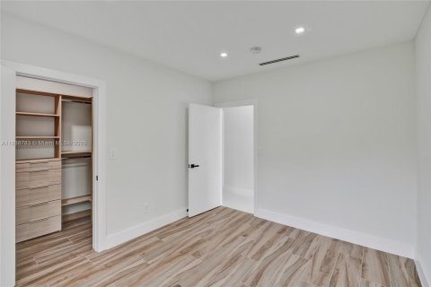 Снять в аренду виллу или дом в Майами, Флорида 5 спален, 197.14м2, № 1825493 - фото 11