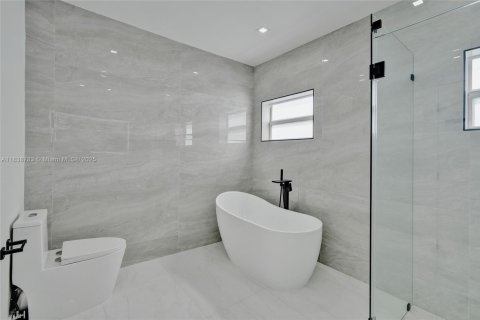 Снять в аренду виллу или дом в Майами, Флорида 5 спален, 197.14м2, № 1825493 - фото 30