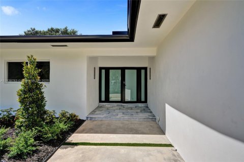 Снять в аренду виллу или дом в Майами, Флорида 5 спален, 197.14м2, № 1825493 - фото 2