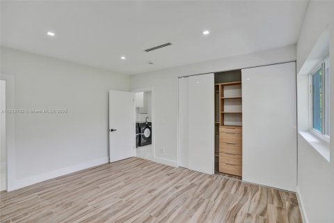 Снять в аренду виллу или дом в Майами, Флорида 5 спален, 197.14м2, № 1825493 - фото 18