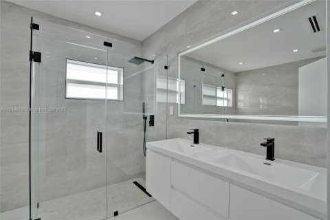 Снять в аренду виллу или дом в Майами, Флорида 5 спален, 197.14м2, № 1825493 - фото 29