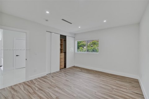 Снять в аренду виллу или дом в Майами, Флорида 5 спален, 197.14м2, № 1825493 - фото 19