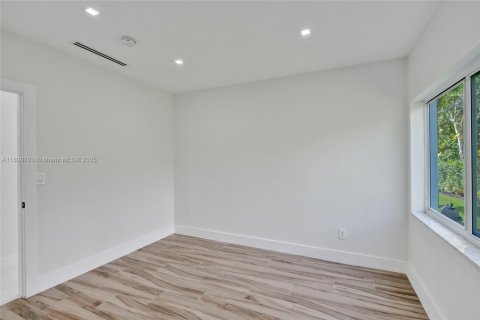 Снять в аренду виллу или дом в Майами, Флорида 5 спален, 197.14м2, № 1825493 - фото 12