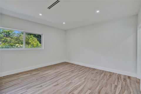 Снять в аренду виллу или дом в Майами, Флорида 5 спален, 197.14м2, № 1825493 - фото 17