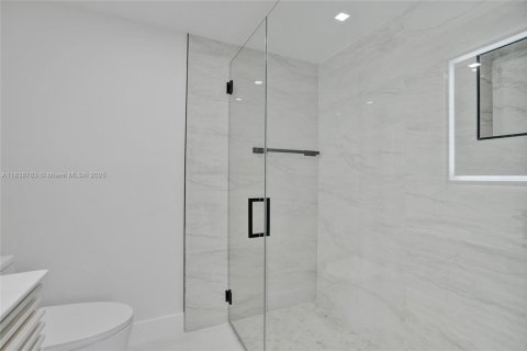 Снять в аренду виллу или дом в Майами, Флорида 5 спален, 197.14м2, № 1825493 - фото 28