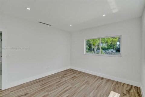 Снять в аренду виллу или дом в Майами, Флорида 5 спален, 197.14м2, № 1825493 - фото 25