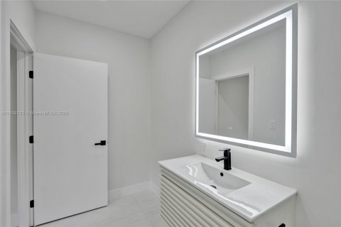 Снять в аренду виллу или дом в Майами, Флорида 5 спален, 197.14м2, № 1825493 - фото 21