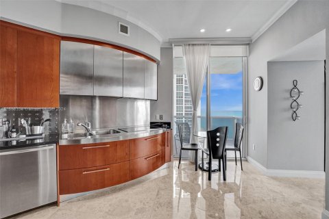 Купить кондоминиум в Санни-Айлс-Бич, Флорида 3 спальни, 226.22м2, № 1950699 - фото 28