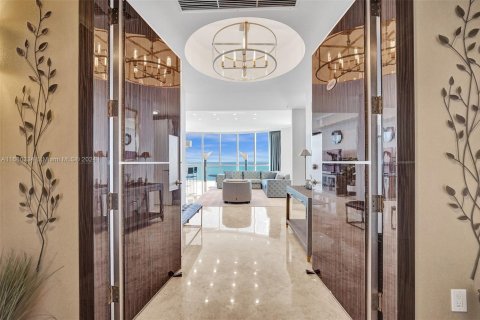 Купить кондоминиум в Санни-Айлс-Бич, Флорида 3 спальни, 226.22м2, № 1950699 - фото 5