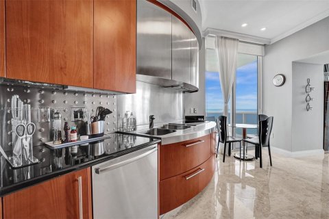 Купить кондоминиум в Санни-Айлс-Бич, Флорида 3 спальни, 226.22м2, № 1950699 - фото 23