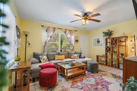 House in Saint Petersburg, Florida 2 bedrooms, 71.35 sq.m. № 1908268 - photo 4