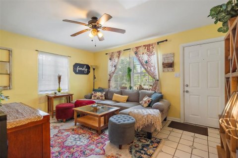 House in Saint Petersburg, Florida 2 bedrooms, 71.35 sq.m. № 1908268 - photo 3