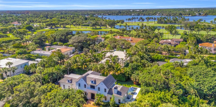 House in Jupiter Island, Florida 4 bedrooms, 321.26 sq.m. № 2082105