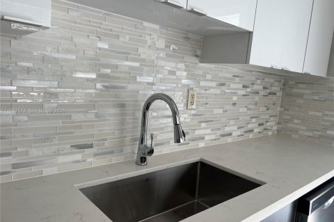 Casa en venta en Oakland Park, Florida, 3 dormitorios, 106.28 m2 № 2053485 - foto 4