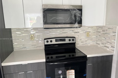 Casa en venta en Oakland Park, Florida, 3 dormitorios, 106.28 m2 № 2053485 - foto 5