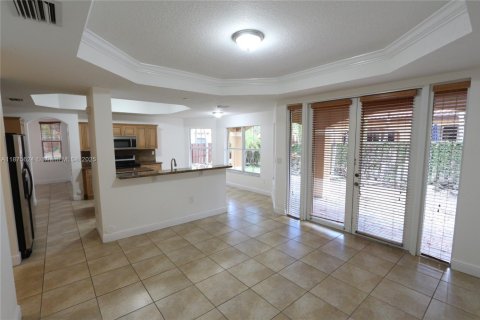 Снять в аренду виллу или дом в Майами, Флорида 4 спальни, 212.84м2, № 1926542 - фото 9