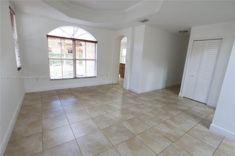 Снять в аренду виллу или дом в Майами, Флорида 4 спальни, 212.84м2, № 1926542 - фото 3