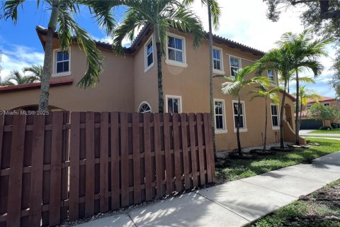 Снять в аренду виллу или дом в Майами, Флорида 4 спальни, 212.84м2, № 1926542 - фото 25