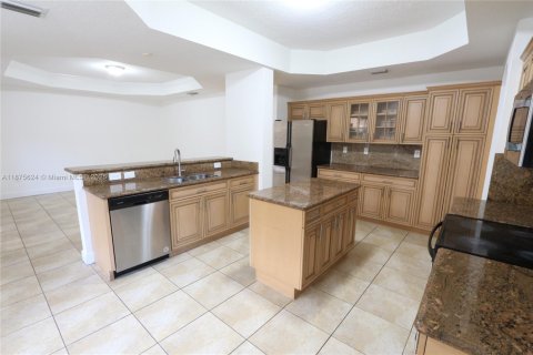 Снять в аренду виллу или дом в Майами, Флорида 4 спальни, 212.84м2, № 1926542 - фото 5