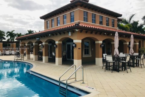 Снять в аренду виллу или дом в Майами, Флорида 4 спальни, 212.84м2, № 1926542 - фото 28