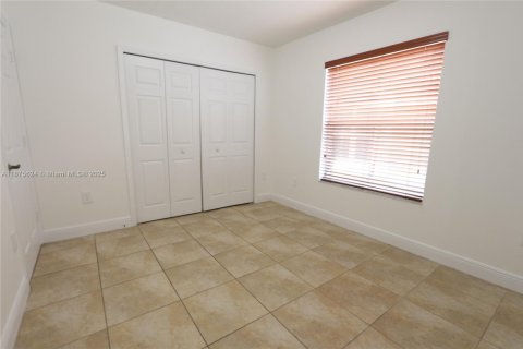 Снять в аренду виллу или дом в Майами, Флорида 4 спальни, 212.84м2, № 1926542 - фото 12