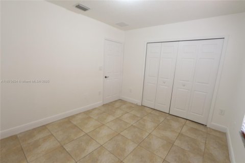 Снять в аренду виллу или дом в Майами, Флорида 4 спальни, 212.84м2, № 1926542 - фото 11