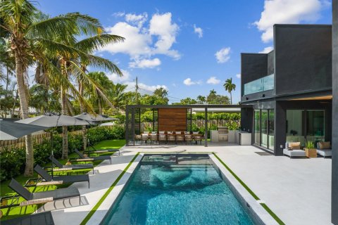 House in Miami, Florida 9 bedrooms, 439.33 sq.m. № 1960428 - photo 28