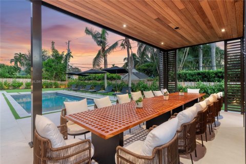 House in Miami, Florida 9 bedrooms, 439.33 sq.m. № 1960428 - photo 18