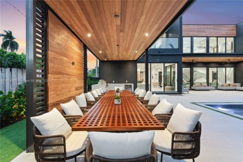 House in Miami, Florida 9 bedrooms, 439.33 sq.m. № 1960428 - photo 19