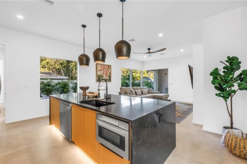 Villa ou maison à louer à Sarasota, Floride: 5 chambres, 314.57 m2 № 2096596 - photo 12