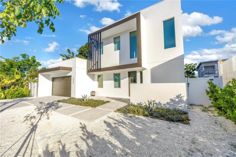 Villa ou maison à louer à Sarasota, Floride: 5 chambres, 314.57 m2 № 2096596 - photo 2