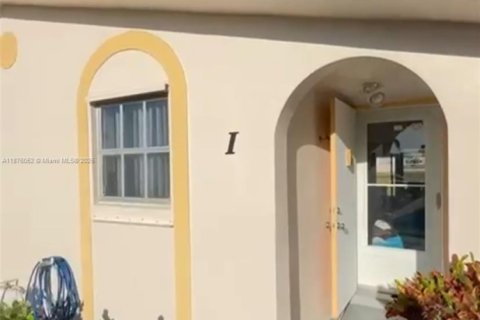Condo in West Palm Beach, Florida, 1 bedroom  № 1926913 - photo 2