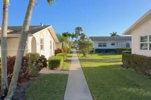 Condo in West Palm Beach, Florida, 1 bedroom  № 1926913 - photo 3