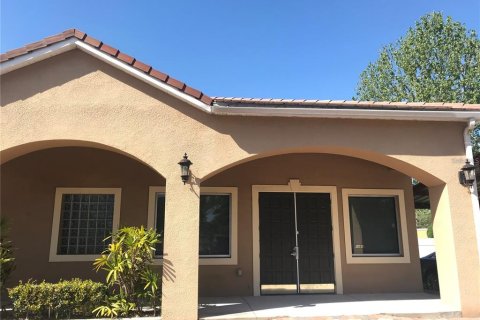 Propiedad comercial en Orlando, Florida 530.29 m2 № 2299975