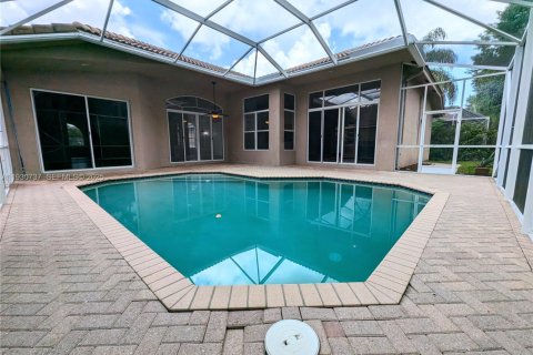 Casa en alquiler en Weston, Florida, 4 dormitorios, 257.99 m2 № 1993503 - foto 2
