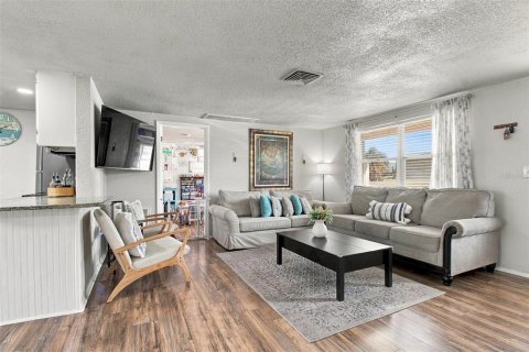 Villa ou maison à vendre à Port Richey, Floride: 4 chambres, 144.93 m2 № 2436736 - photo 5