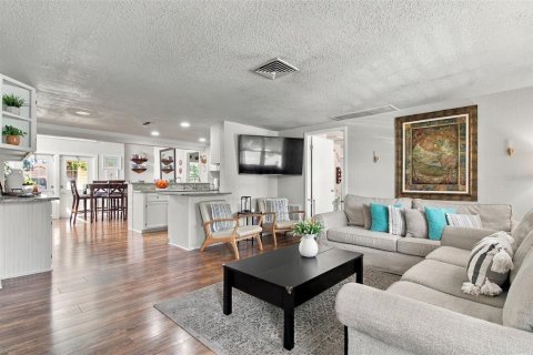 Villa ou maison à vendre à Port Richey, Floride: 4 chambres, 144.93 m2 № 2436736 - photo 6