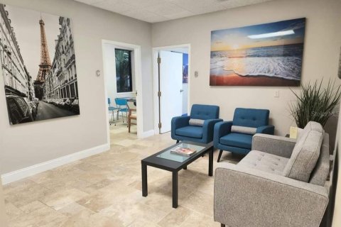 Commercial property in Lake Mary, Florida 119.01 sq.m. № 2237723 - photo 2