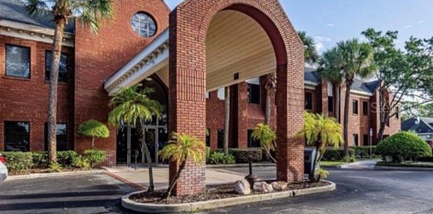 Commercial property in Lake Mary, Florida 119.01 sq.m. № 2237723