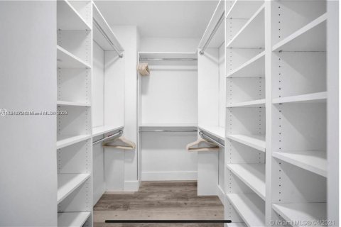 Condo in Hollywood, Florida, 1 bedroom № 1985634 - photo 15