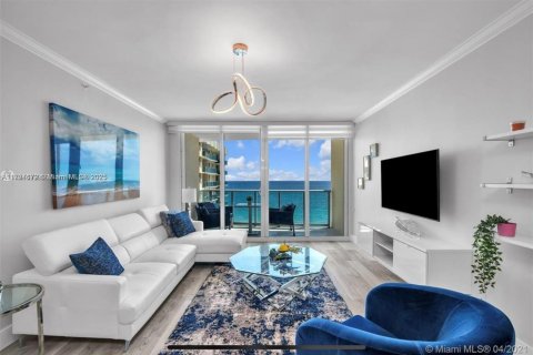 Condo in Hollywood, Florida, 1 bedroom № 1985634 - photo 10