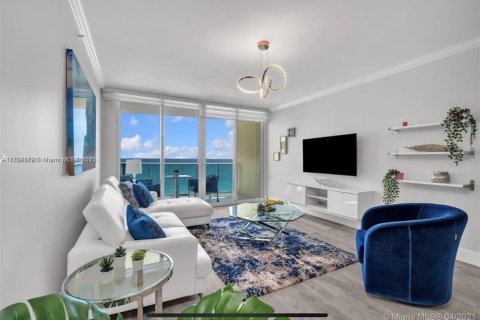 Condo in Hollywood, Florida, 1 bedroom № 1985634 - photo 6