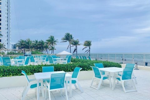 Condo in Hollywood, Florida, 1 bedroom № 1985634 - photo 20