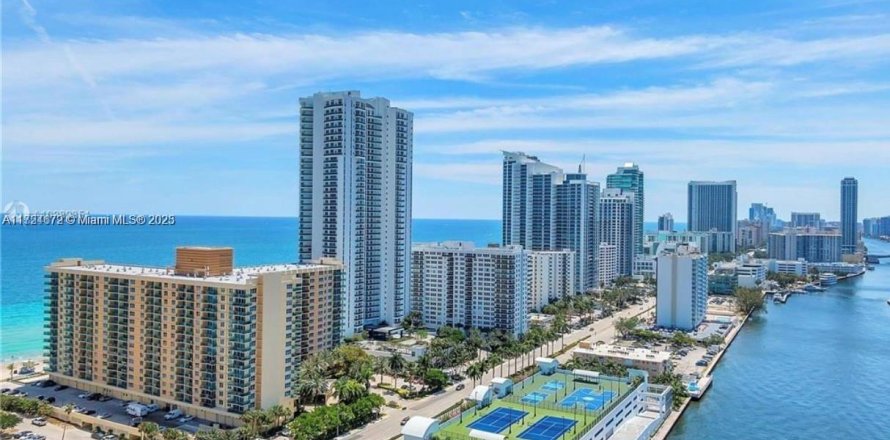 Condo in Hollywood, Florida, 1 bedroom № 1985634